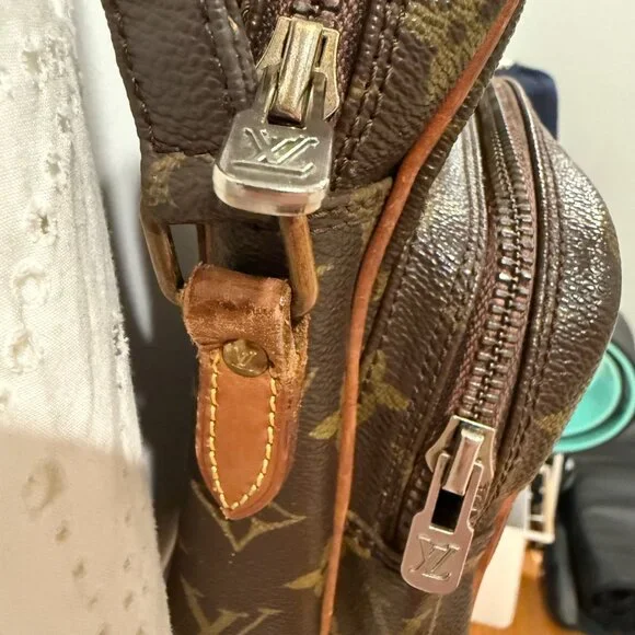 Louis Vuitton Vintage Amazon Crossbody - Picture 4 of 16